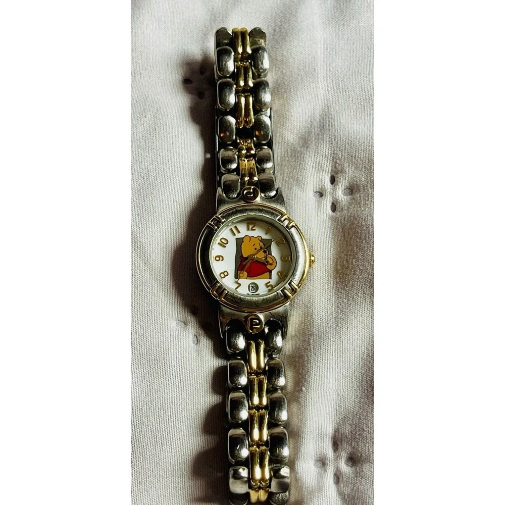 Vintage Ladies DISNEY WINNIE THE POOH Watch New Battery. Works.